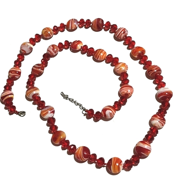 VINTAGE SHADES OF RED WHITE ART GLASS FLAT AND RED BEADED 37" NECKLACE - Picture 6 of 9